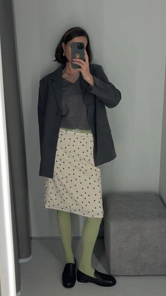 Polka dot остается с нами и этой зимой: где купить «теплый» горошек и как его стилизовать