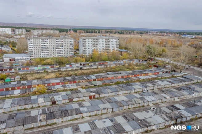 Участок, проданный на торгах расположен недалеко от улицы Березовая и Одоевского | Источник: Анна Золотова / NGS.RU