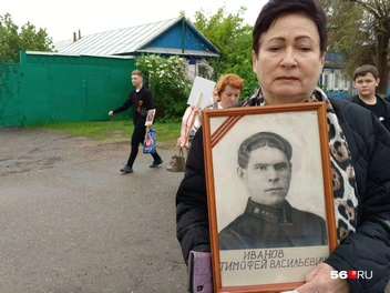 «И с фотографий лица как с иконы, не закрывая глаз, на нас глядят» | Источник: Владислав Митрошин / 56.RU