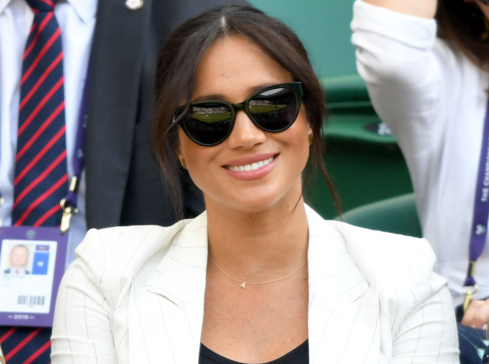 10 трогательных подвесок с буквами, как у герцогини Меган | marieclaire.ru