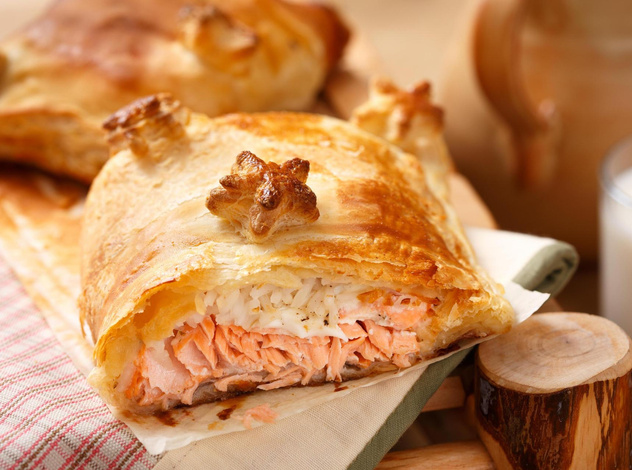 Пирожки с красной рыбой и рисом от Юлии Высоцкой: сытная выпечка, которая покорит домашних