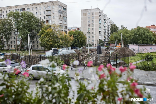 В мэрии объяснили, как устроена процедура восстановления благоустройства после ремонтов | Источник: Александр Ощепков / NGS.RU