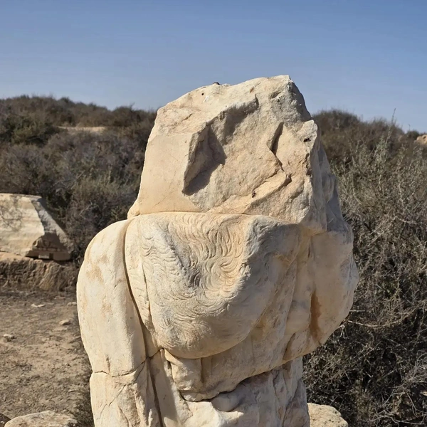 «Городок хоббитов» и подземный дом на 8 семей в пустыне: россиянин рассказал, зачем стоит лететь в Ливию