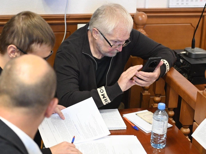«Яблоко» представляли Ярослав Щербаков, Константин Киселев и Леонид Буйный | Источник: Дмитрий Емельянов / Е1.RU