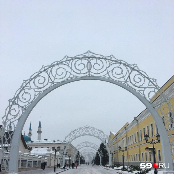 Город к празднику украшают | Источник: архив 59.RU