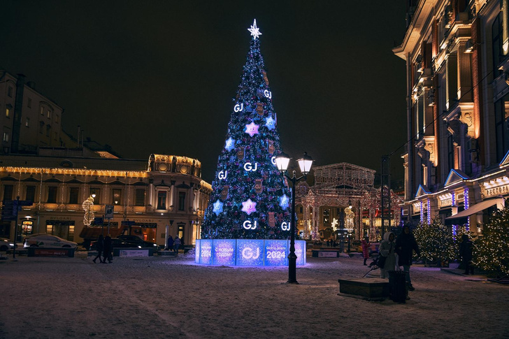 Модная елка в центре Москвы