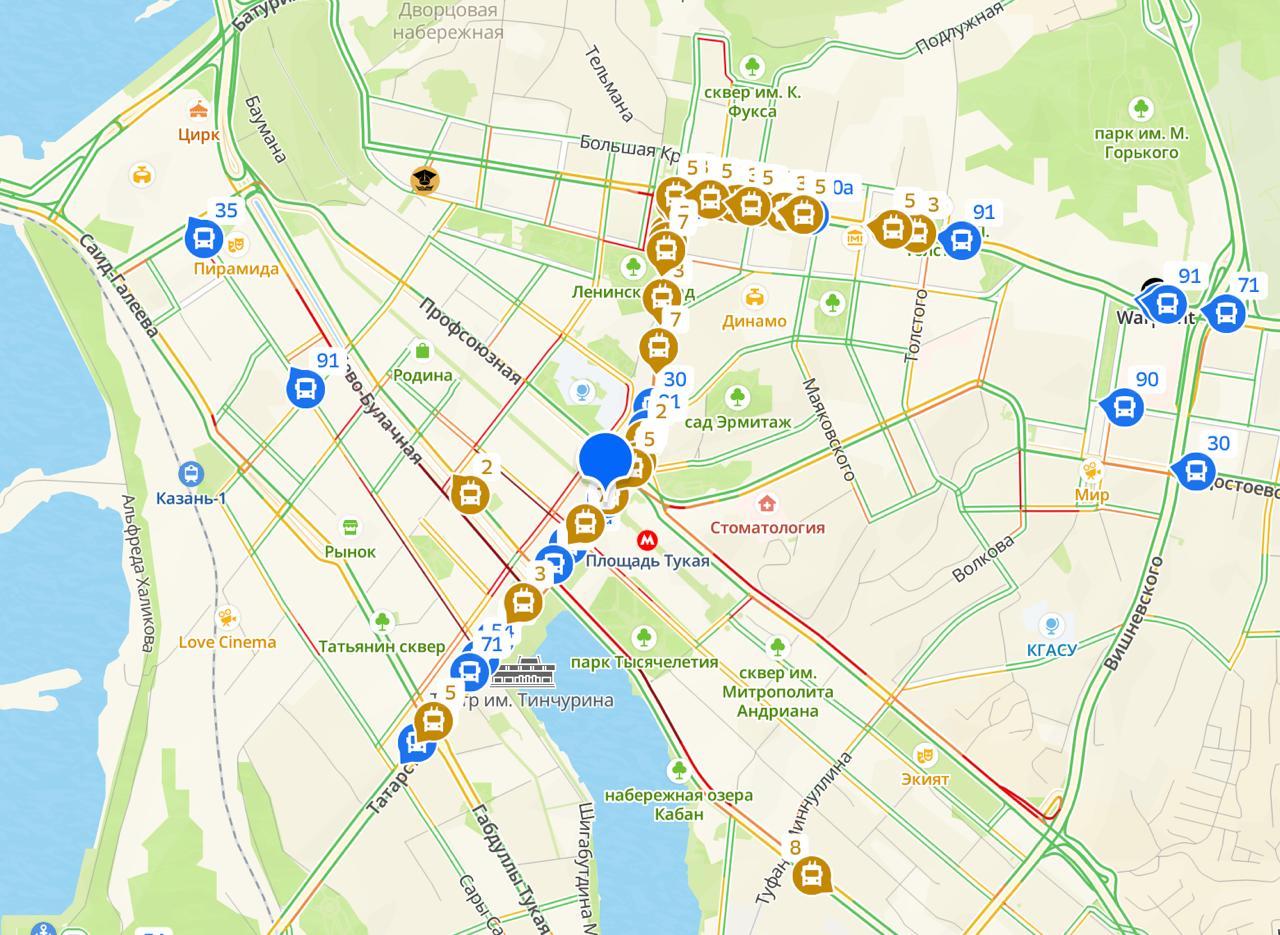 Больше 20 троллейбусов застряли в центре Казани: что случилось