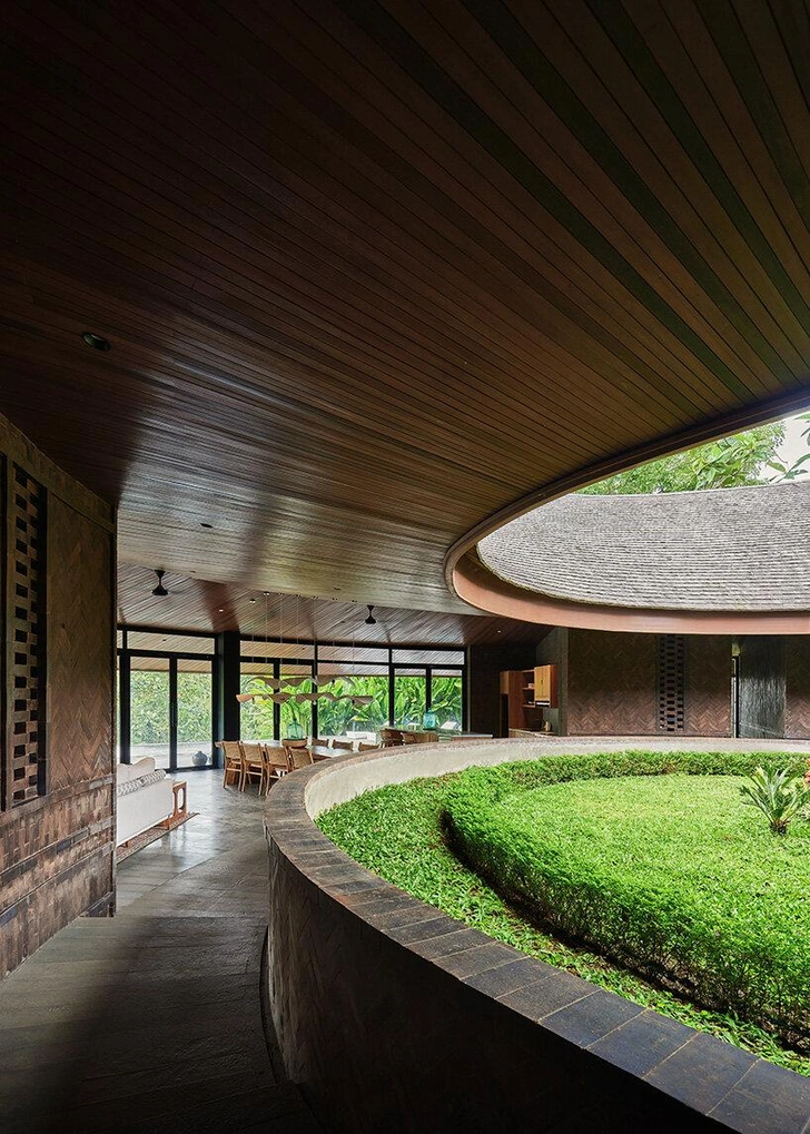 Источник: KIE