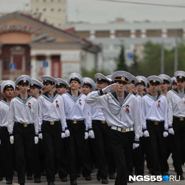 Парни демонстрировали зрителям отличную строевую подготовку | Источник: Евгений Софийчук / NGS55.RU