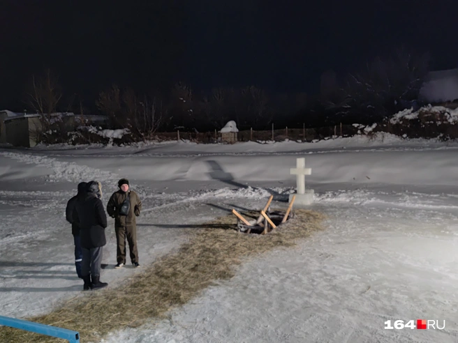 На месте дежурили спасатели и полицейские | Источник: Сергей Гендин / 164.RU