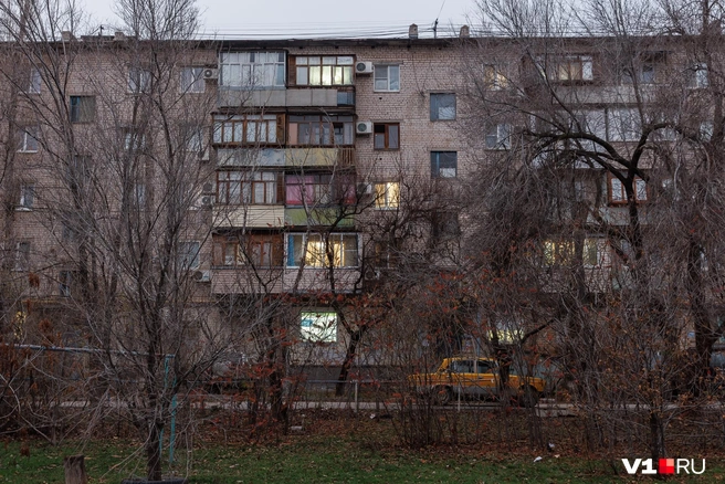 Спорная квартира — в типовой кирпичной пятиэтажке Волжского | Источник: Алексей Волхонский / V1.RU