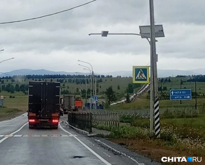 Затор образовался в районе отворота на Арту | Источник: очевидец