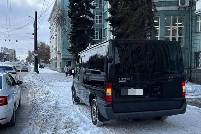 Водитель с номерами «ВОР» оштрафован за парковку на тротуаре