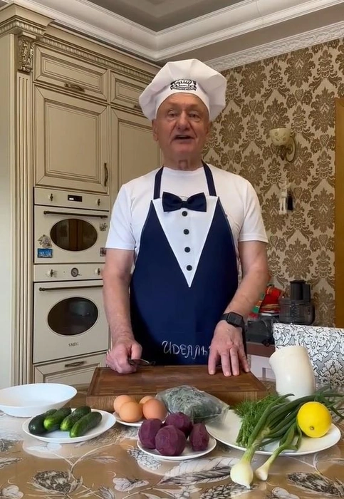 Сергей Маненков часто делится простыми и вкусными рецептами с югорчанами | Источник: Сергей Маненков / Vk.com