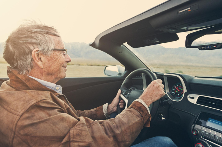 3 типа лекарств, которые увеличивают риск ДТП для водителей старше 65 лет