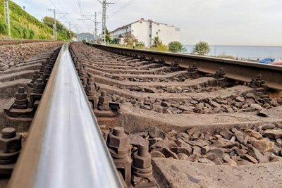 Поезда в Сочи вновь курсируют после схода грунта