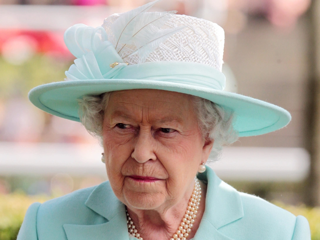 Елизавета II на скачках в Аскоте, 18 июня 2015 | marieclaire.ru