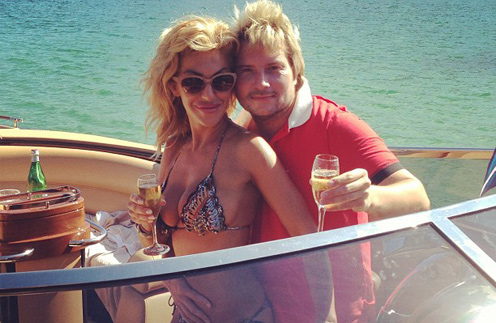 На Сардинии пара сняла яхту и отправилась в романическую поездку
