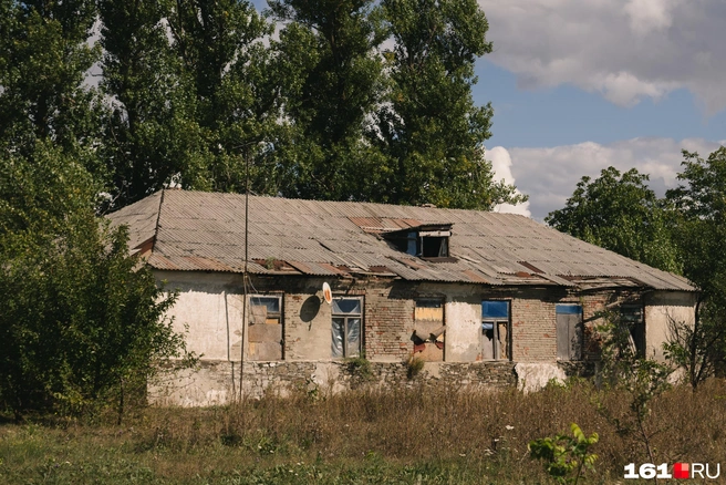 Когда-то в этом здании была школа | Источник: Евгений Вдовин / 161.RU