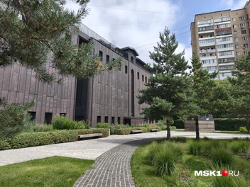 В сад можно пройти только с позволения охранников | Источник: Серафима Путиева / MSK1.RU