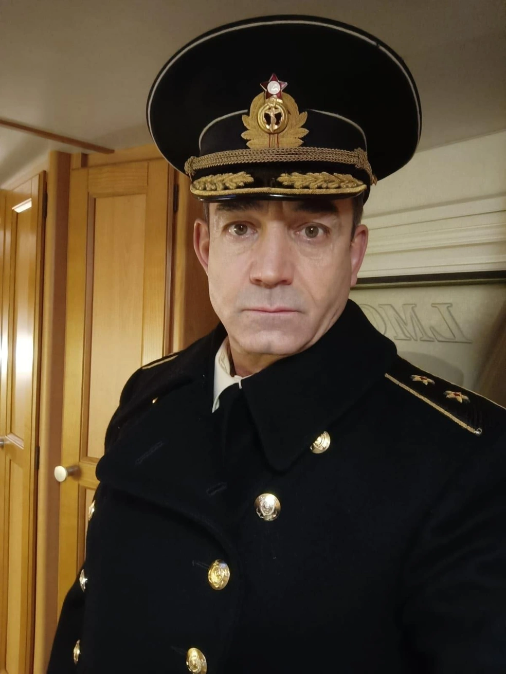 Дмитрий Певцов примерил форму адмирала: в Мурманской области снимают драму о спасении «Адмирала Кузнецова» | Источник: Дмитрий Певцов / T.me
