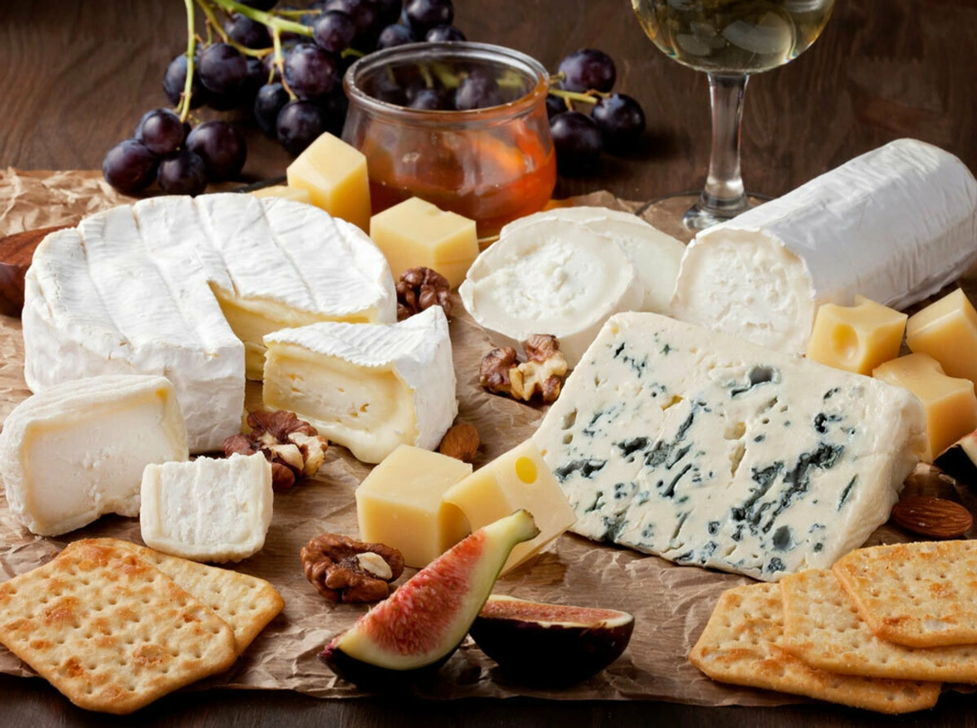 Готовим Бри и другие любимые сыры в домашних условиях | marieclaire.ru