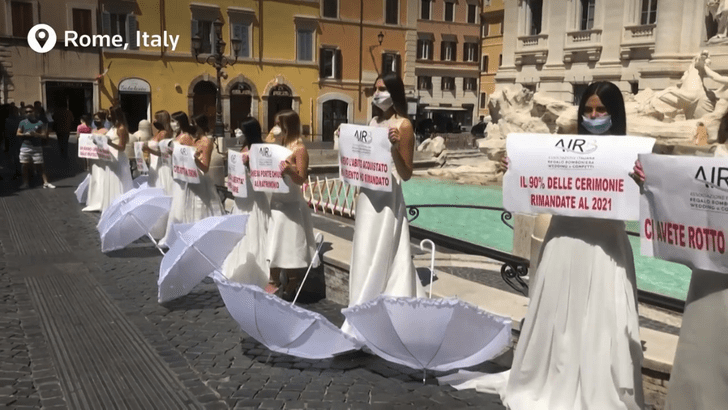 Итальянские невесты протестуют против отсроченных из-за карантина свадеб (видео)