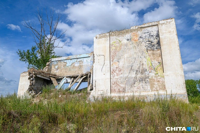 Здание на век моложе, но сохранилось не лучше | Источник: Олег Фёдоров / CHITA.RU