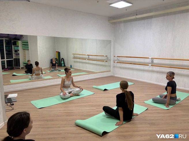 В комплексном центре есть фитнес-зал, занятия в нем проводятся как для детей, так и для взрослых | Источник: Дарья Ходосевич / YA62.RU