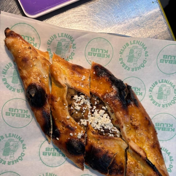 Турецкий пиде с лесными грибами из кафе Kebab Club | Источник: предоставлено Алексеем Папуловым