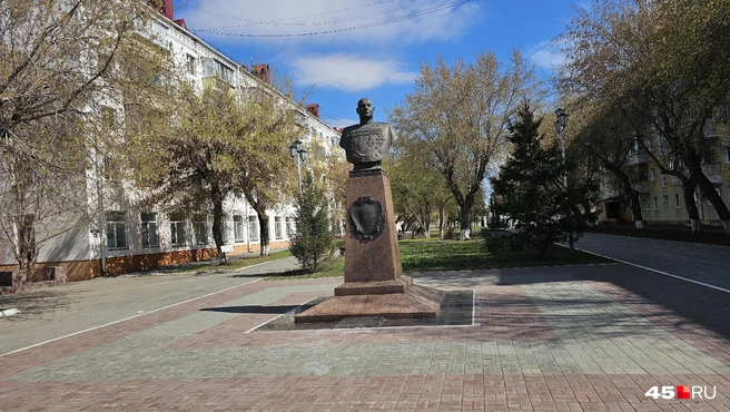 Памятник Герою Советского Союза Михайлу Шумилову | Источник: Дарья Никитченко / 45.RU