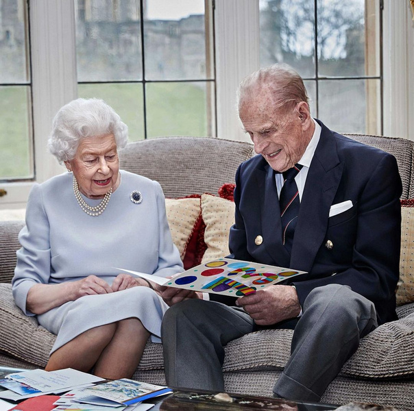 73 года вместе: как Виндзоры поздравили Елизавету II и принца Филиппа с годовщиной свадьбы