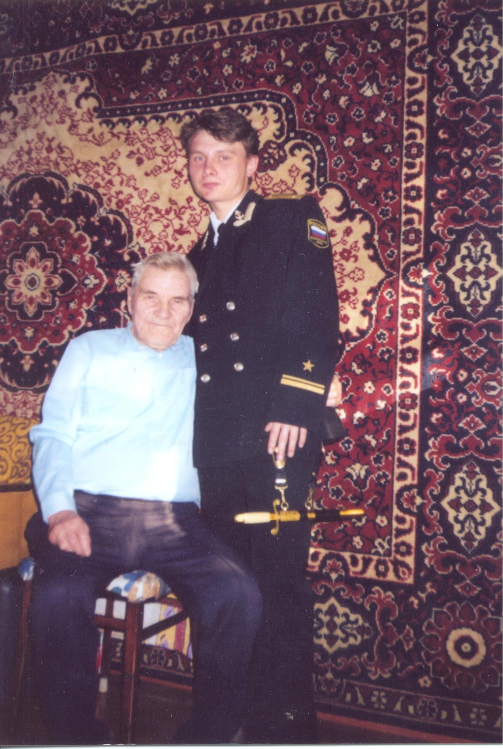 Максим с дедушкой | Источник: из личного архива Евгении Рваниной