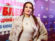 Эвелина Бледанс появилась на кинопремьере без белья