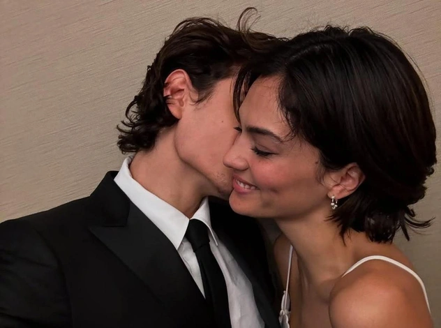 Любовный гороскоп на ноябрь 2025: кого ждет новая любовь, а кого — перемены и важные разговоры