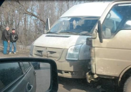 В Рыбном маршрутка столкнулась с Hyundai | ya62.ru