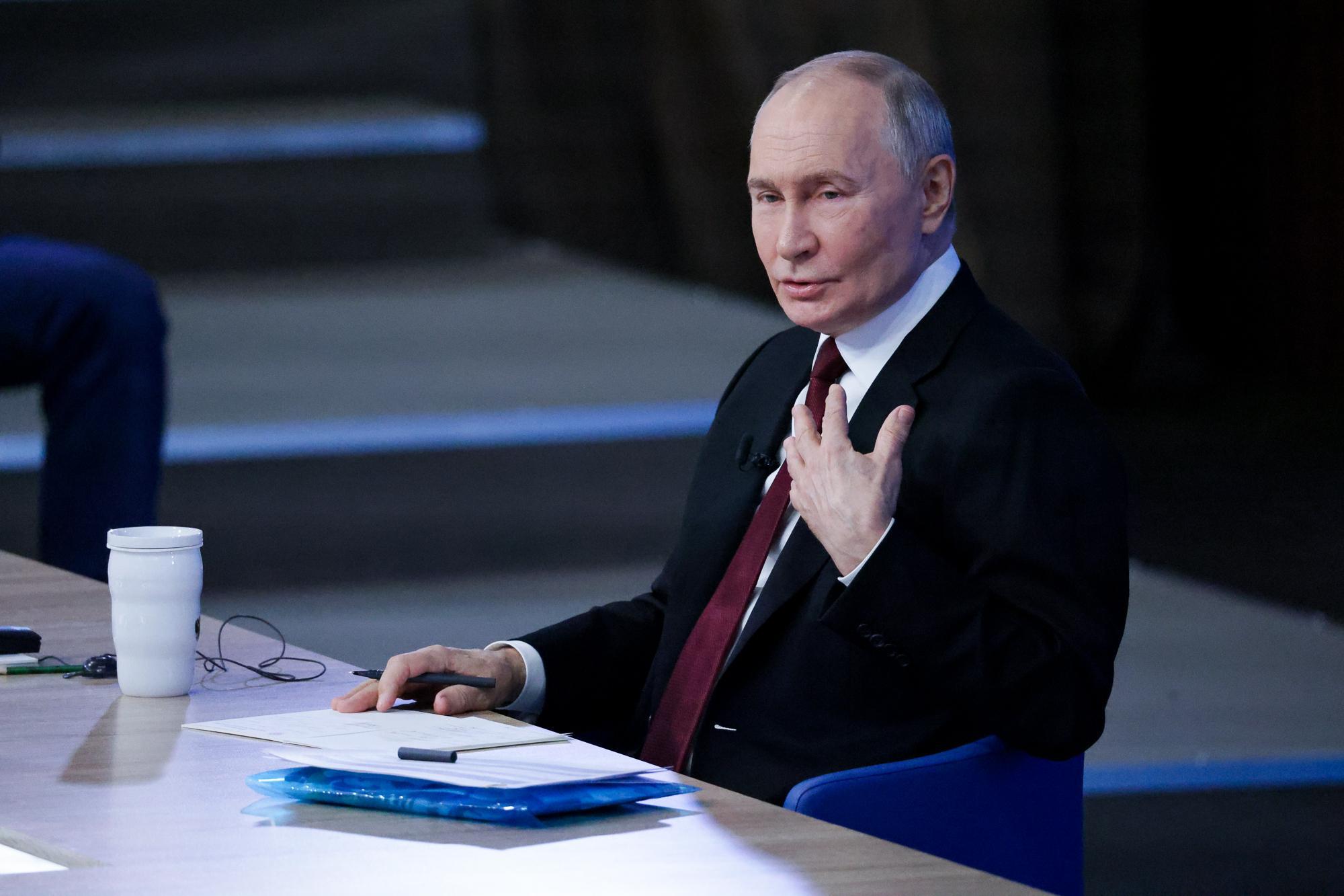 Президент одновременно подписал 37 документов. О чём они — полный разбор