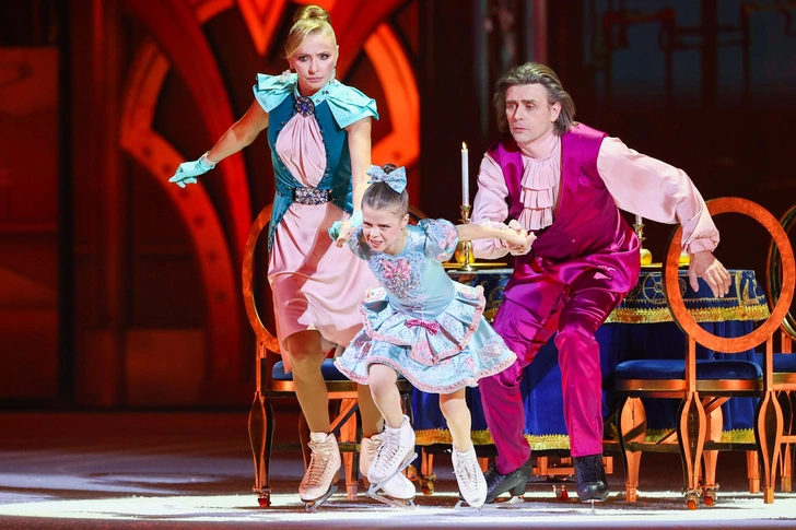 Татьяна Навка и Петр Чернышев в ледовом шоу «Щелкунчик»