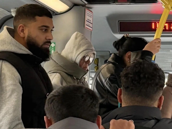 Один из участников драки (на фото слева) | Источник: читательница E1.RU