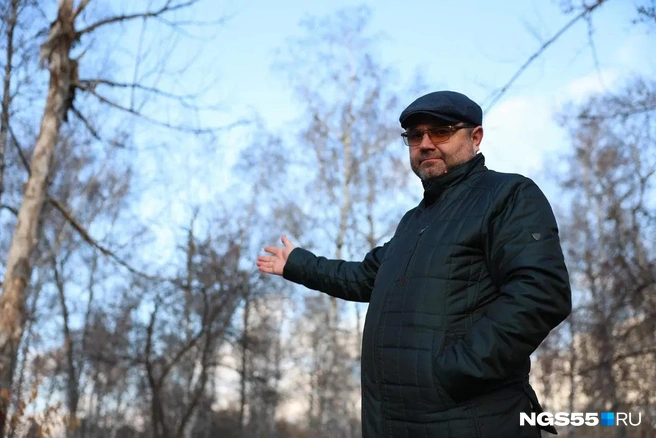 Руслан Щербаков знает, как бороться со старыми деревьями | Источник: Евгений Софийчук / NGS55.RU