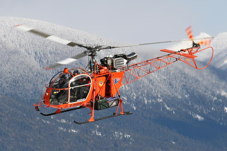 На какую максимальную высоту может подняться вертолет?
