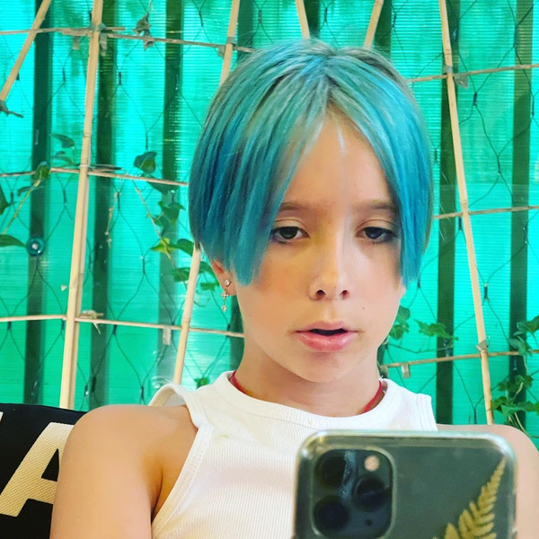 Дочь Богомолова покрасила волосы в сине-зеленый — реакция отца шикарна