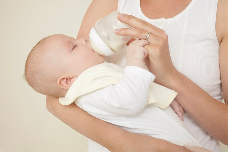 как избежать срыгивания у новорожденных после кормления