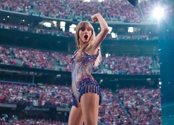 Феноменально популярна и любима всей Америкой: почему Тейлор Свифт за столько лет так и не выступила на Супербоуле?