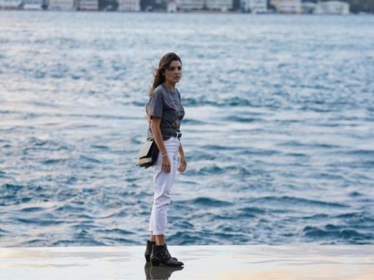 Как одевается самая красивая турчанка: 15 модных правил Ханде Эрчел из «Постучись в мою дверь», которые вас вдохновят