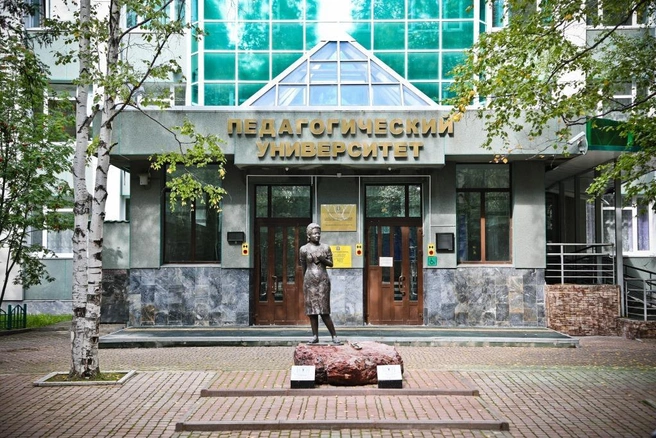В среднем 84 000 в год стоит обучение на платном в этом сургутском вузе | Источник: Surgpu.ru