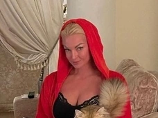 Анастасия Волочкова: «Лежу в трусиках на массаже, врывается сумасшедшая и снимает меня на телефон!»