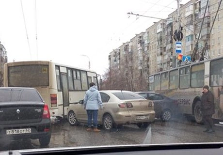 В Рязани ДТП в Канищеве создало пробку на дороге | ya62.ru