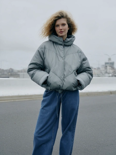 модные ошибки зима 2026, как одеваться зимой 2026, модные промахи 2026, что не носить зимой, как выглядеть стильно зимой, ошибки в образе зимой, мода 2026, базовый гардероб зима 2026, что портит образ зимой, советы по стилю зима 2026 | Источник: theDay/higgsfield