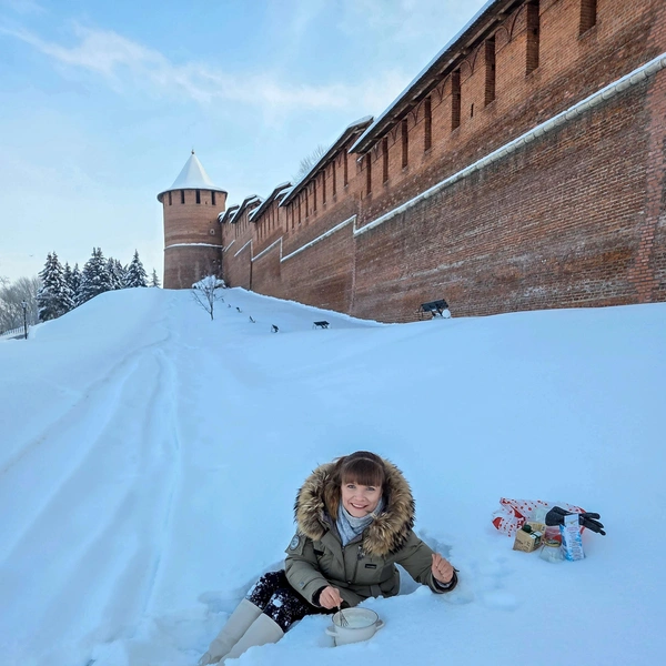 Нижегородка приготовила мороженое в сугробе у кремля | Источник: Наталья Бурухина / NN.RU